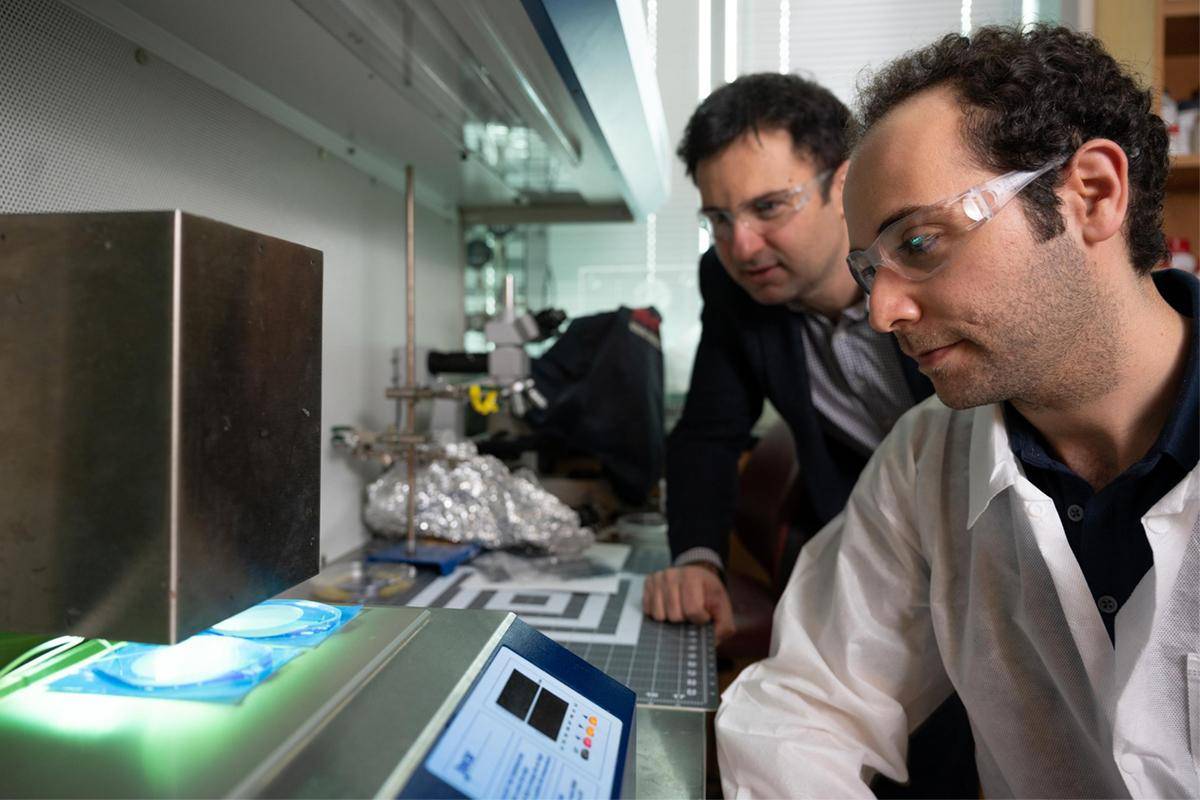 Fatih Sarioglu and Mert Boya fabricate a microchip in the lab