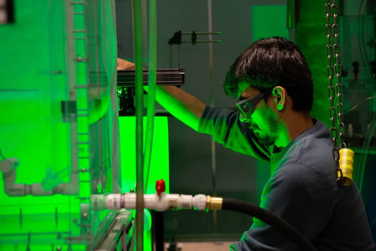 A student uses the particle image velocimetry laser