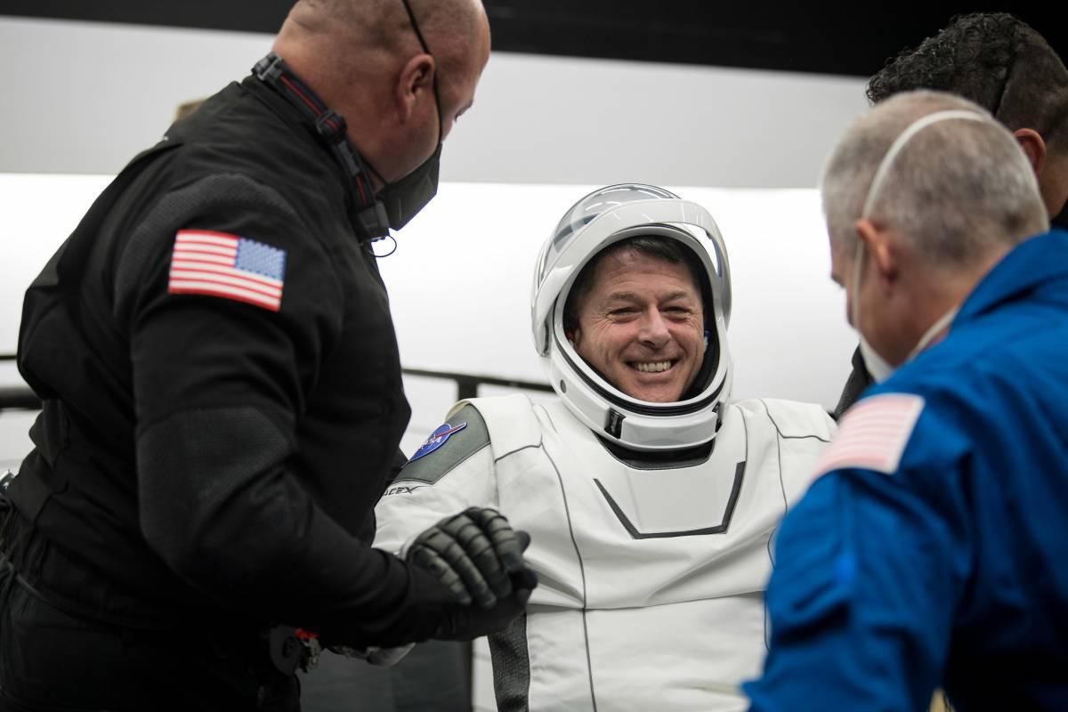 Shane Kimbrough returns to Earth